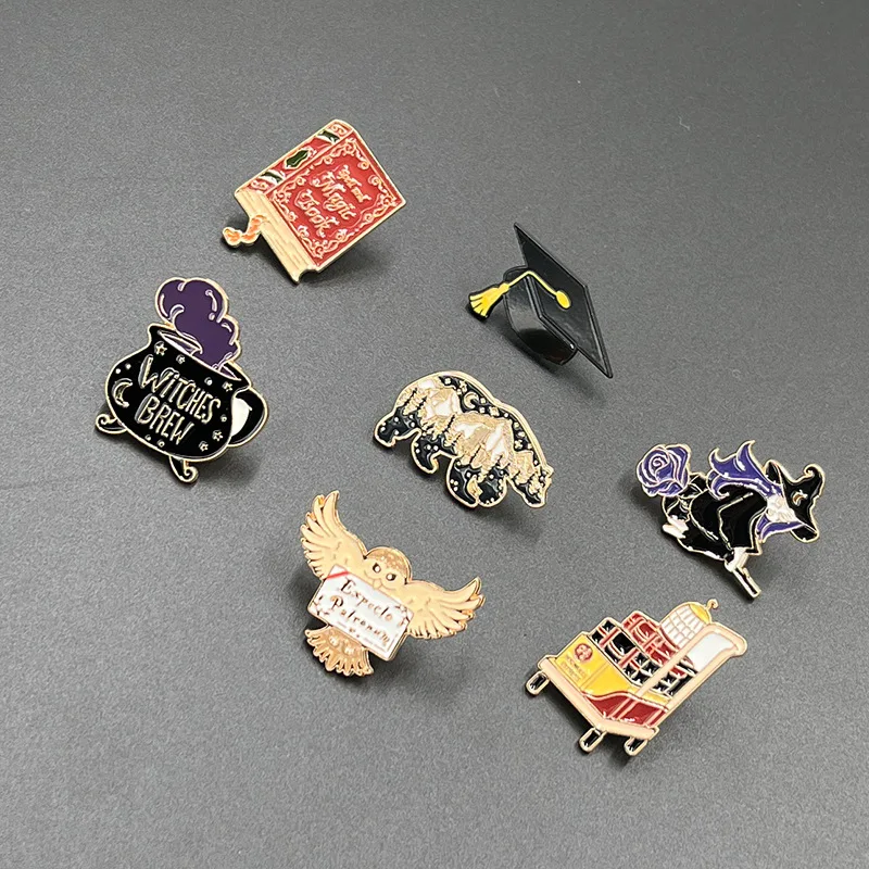 New movie merchandise brooch,  - Anime Kingdom Merchandise 评论和价格